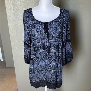Westport Women's Black and White Paisley Top, size XL